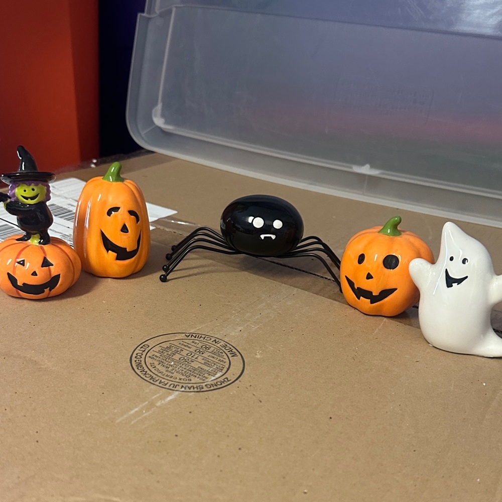 Michaels Halloween Decor Set - Orange, Black, White